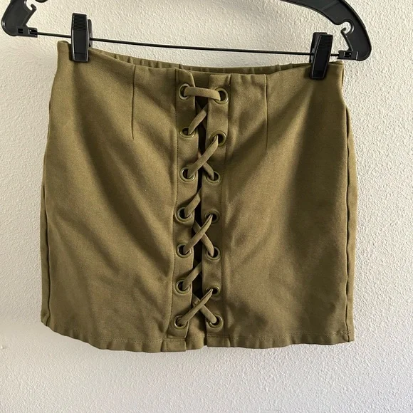 Shinestar Mini Skirt Hunter Green Size: Medium - Picture 2 of 6